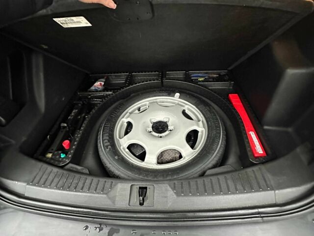 Серый Форд Эскейп, объемом двигателя 1.6 л и пробегом 252 тыс. км за 10500 $, фото 6 на Automoto.ua