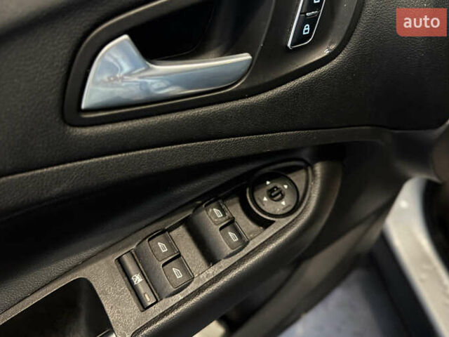 Сірий Форд Ескейп, об'ємом двигуна 1.6 л та пробігом 230 тис. км за 11700 $, фото 17 на Automoto.ua