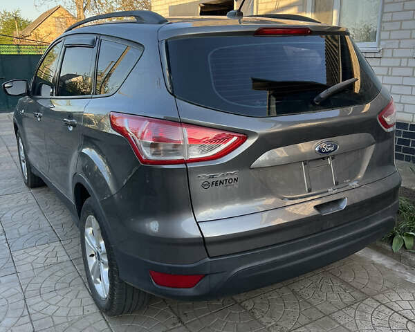Серый Форд Эскейп, объемом двигателя 2.5 л и пробегом 184 тыс. км за 11800 $, фото 1 на Automoto.ua