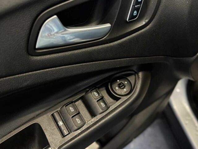 Серый Форд Эскейп, объемом двигателя 1.6 л и пробегом 230 тыс. км за 11700 $, фото 17 на Automoto.ua