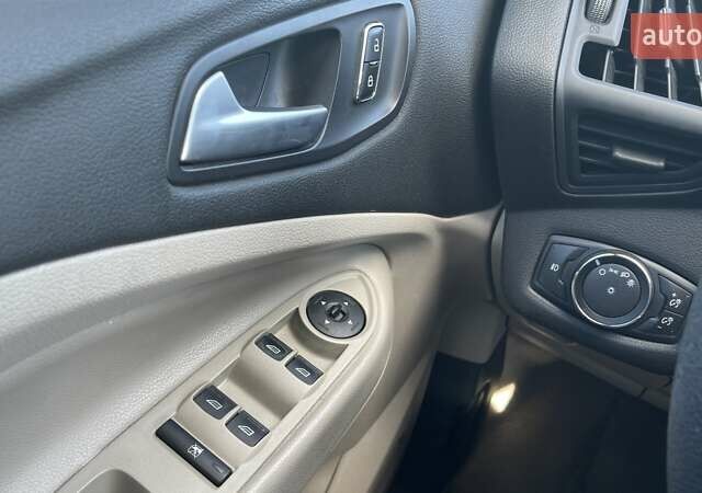 Серый Форд Эскейп, объемом двигателя 1.6 л и пробегом 156 тыс. км за 11111 $, фото 6 на Automoto.ua