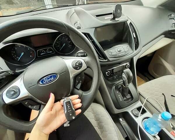 Сірий Форд Ескейп, об'ємом двигуна 1.6 л та пробігом 200 тис. км за 8999 $, фото 1 на Automoto.ua