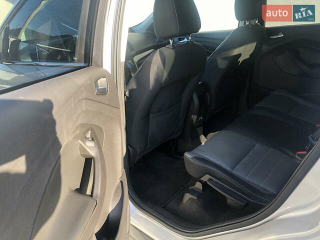 Сірий Форд Ескейп, об'ємом двигуна 2 л та пробігом 220 тис. км за 10600 $, фото 4 на Automoto.ua
