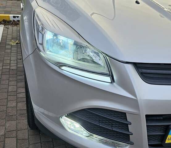 Сірий Форд Ескейп, об'ємом двигуна 2.5 л та пробігом 173 тис. км за 12500 $, фото 2 на Automoto.ua