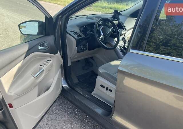 Серый Форд Эскейп, объемом двигателя 1.6 л и пробегом 156 тыс. км за 11111 $, фото 1 на Automoto.ua