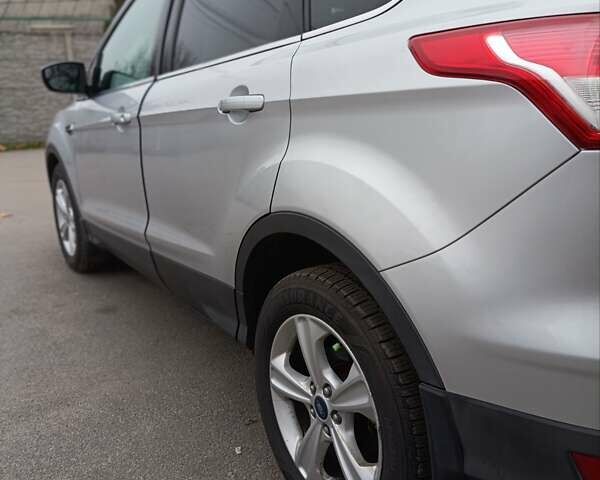 Серый Форд Эскейп, объемом двигателя 1.6 л и пробегом 193 тыс. км за 12800 $, фото 4 на Automoto.ua