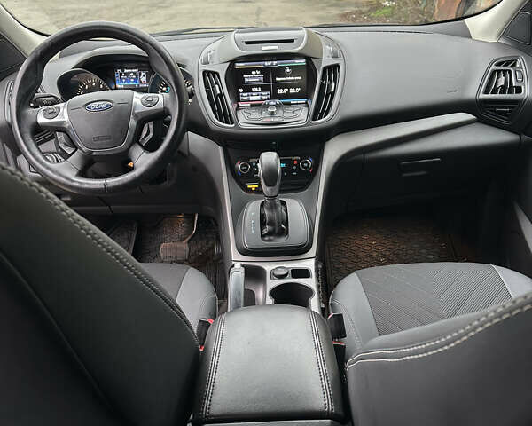 Серый Форд Эскейп, объемом двигателя 1.6 л и пробегом 252 тыс. км за 10500 $, фото 12 на Automoto.ua