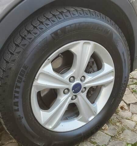 Серый Форд Эскейп, объемом двигателя 1.6 л и пробегом 235 тыс. км за 12300 $, фото 10 на Automoto.ua