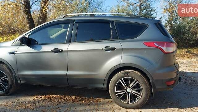 Серый Форд Эскейп, объемом двигателя 2.5 л и пробегом 250 тыс. км за 10900 $, фото 9 на Automoto.ua
