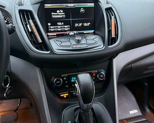 Серый Форд Эскейп, объемом двигателя 2 л и пробегом 174 тыс. км за 11000 $, фото 7 на Automoto.ua