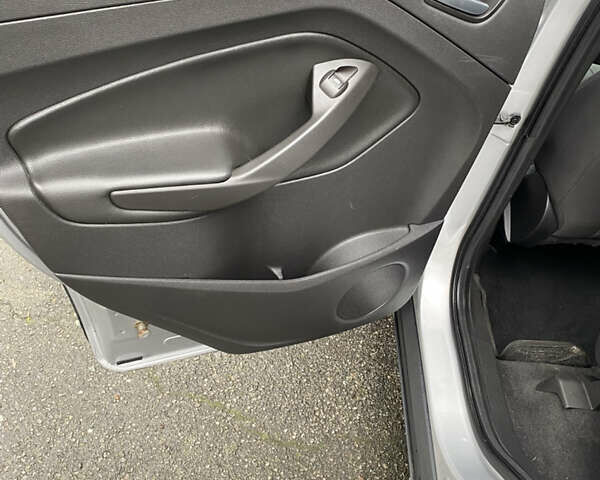 Серый Форд Эскейп, объемом двигателя 1.6 л и пробегом 125 тыс. км за 9999 $, фото 21 на Automoto.ua