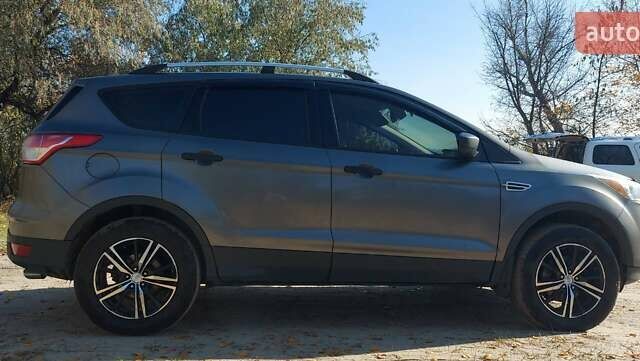 Серый Форд Эскейп, объемом двигателя 2.5 л и пробегом 250 тыс. км за 10900 $, фото 3 на Automoto.ua