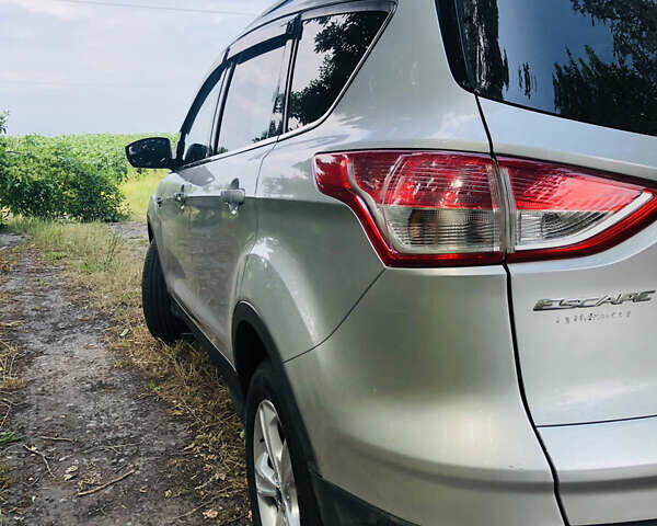 Серый Форд Эскейп, объемом двигателя 1.6 л и пробегом 154 тыс. км за 9200 $, фото 2 на Automoto.ua
