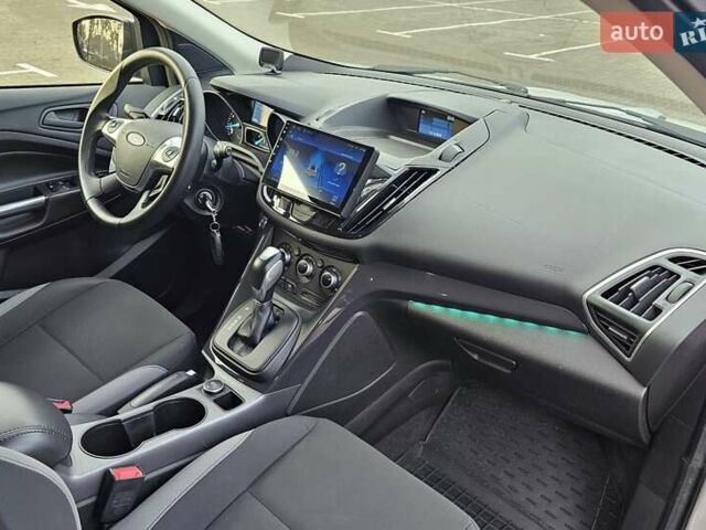 Сірий Форд Ескейп, об'ємом двигуна 2.5 л та пробігом 173 тис. км за 12500 $, фото 8 на Automoto.ua