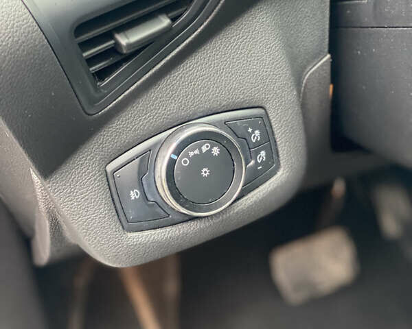 Серый Форд Эскейп, объемом двигателя 1.6 л и пробегом 125 тыс. км за 9999 $, фото 17 на Automoto.ua