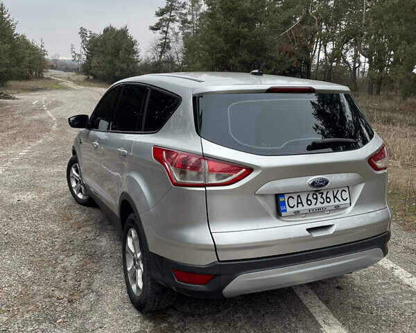 Серый Форд Эскейп, объемом двигателя 2.5 л и пробегом 155 тыс. км за 12300 $, фото 6 на Automoto.ua