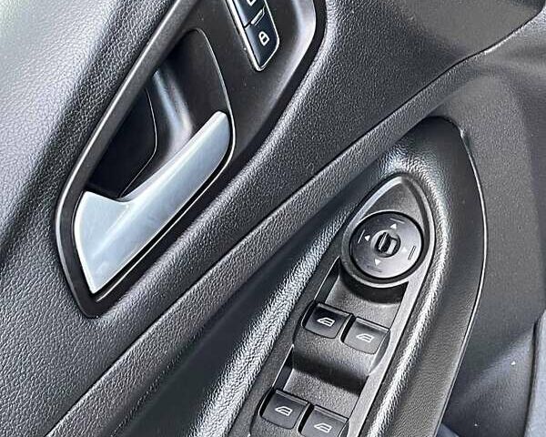 Серый Форд Эскейп, объемом двигателя 1.6 л и пробегом 181 тыс. км за 9500 $, фото 11 на Automoto.ua