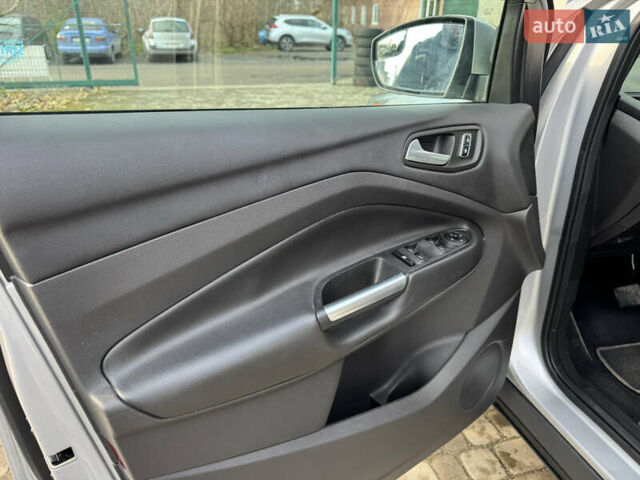 Серый Форд Эскейп, объемом двигателя 1.6 л и пробегом 124 тыс. км за 8900 $, фото 15 на Automoto.ua