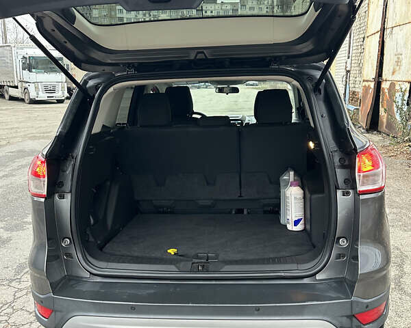 Серый Форд Эскейп, объемом двигателя 1.6 л и пробегом 252 тыс. км за 10500 $, фото 5 на Automoto.ua