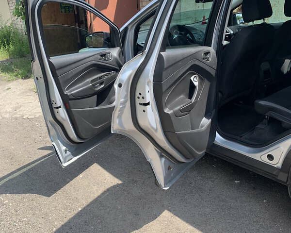 Серый Форд Эскейп, объемом двигателя 2.49 л и пробегом 240 тыс. км за 10200 $, фото 7 на Automoto.ua