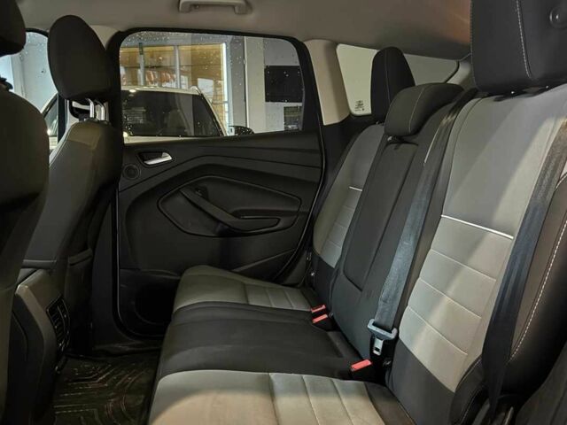 Серый Форд Эскейп, объемом двигателя 1.6 л и пробегом 230 тыс. км за 11700 $, фото 19 на Automoto.ua