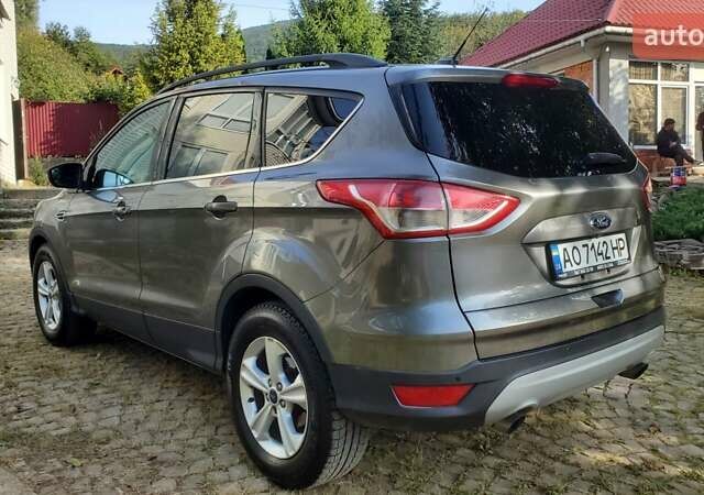 Серый Форд Эскейп, объемом двигателя 1.6 л и пробегом 235 тыс. км за 12300 $, фото 1 на Automoto.ua