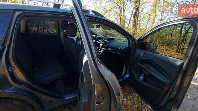 Серый Форд Эскейп, объемом двигателя 2.5 л и пробегом 250 тыс. км за 10900 $, фото 1 на Automoto.ua