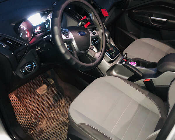 Серый Форд Эскейп, объемом двигателя 1.6 л и пробегом 154 тыс. км за 9200 $, фото 14 на Automoto.ua