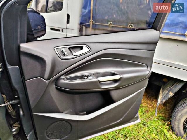 Сірий Форд Ескейп, об'ємом двигуна 1.6 л та пробігом 221 тис. км за 12000 $, фото 3 на Automoto.ua