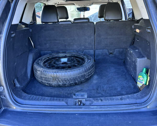 Серый Форд Эскейп, объемом двигателя 1.6 л и пробегом 208 тыс. км за 10950 $, фото 9 на Automoto.ua