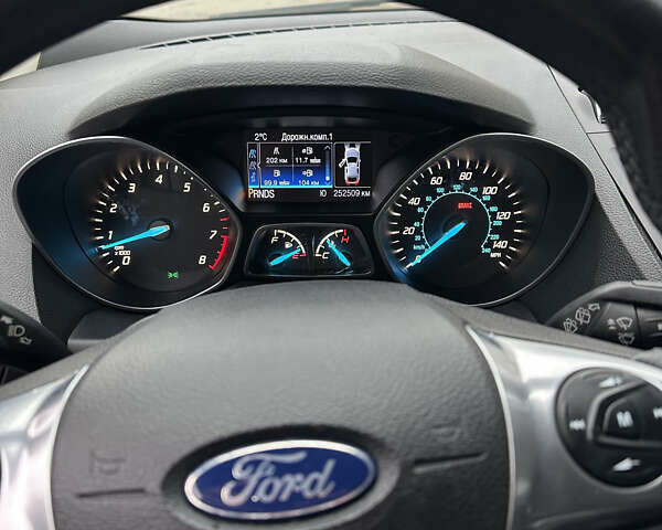 Серый Форд Эскейп, объемом двигателя 1.6 л и пробегом 252 тыс. км за 10500 $, фото 14 на Automoto.ua