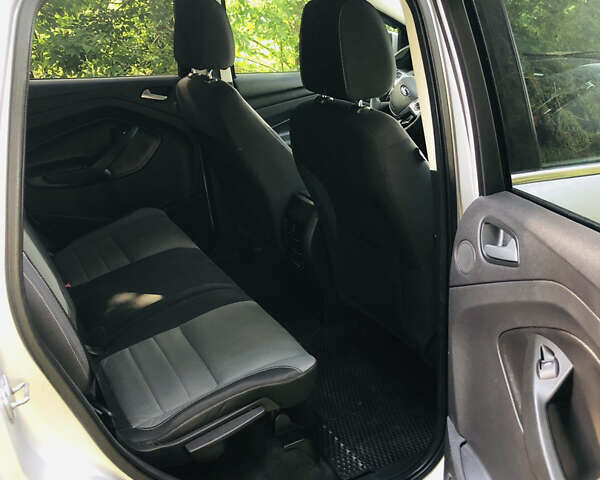 Серый Форд Эскейп, объемом двигателя 1.6 л и пробегом 154 тыс. км за 9200 $, фото 5 на Automoto.ua