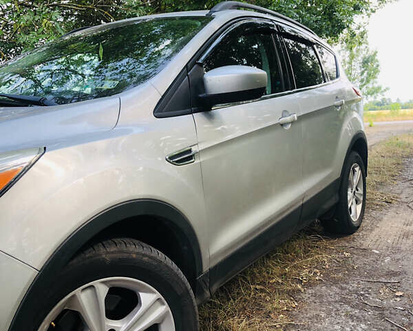 Серый Форд Эскейп, объемом двигателя 1.6 л и пробегом 154 тыс. км за 9200 $, фото 1 на Automoto.ua