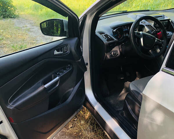 Серый Форд Эскейп, объемом двигателя 1.6 л и пробегом 154 тыс. км за 9200 $, фото 9 на Automoto.ua