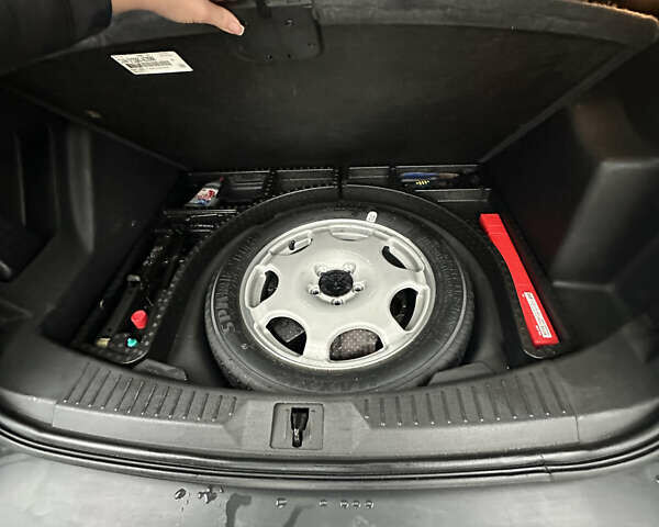 Серый Форд Эскейп, объемом двигателя 1.6 л и пробегом 252 тыс. км за 10500 $, фото 6 на Automoto.ua