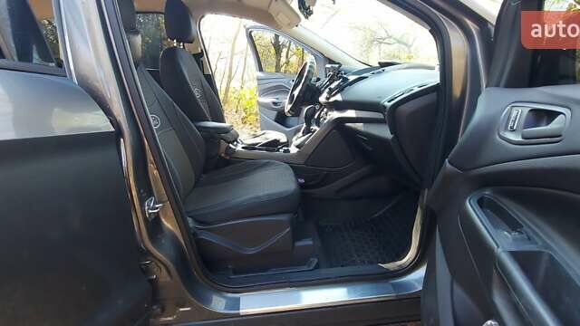 Серый Форд Эскейп, объемом двигателя 2.5 л и пробегом 250 тыс. км за 10900 $, фото 5 на Automoto.ua