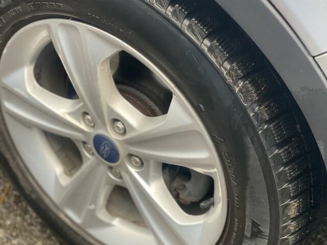 Сірий Форд Ескейп, об'ємом двигуна 1.6 л та пробігом 125 тис. км за 9999 $, фото 7 на Automoto.ua