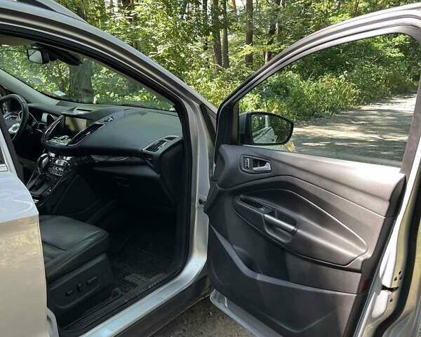 Серый Форд Эскейп, объемом двигателя 2 л и пробегом 220 тыс. км за 12000 $, фото 6 на Automoto.ua