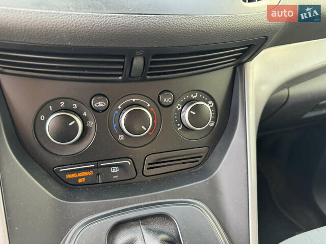 Серый Форд Эскейп, объемом двигателя 1.6 л и пробегом 124 тыс. км за 8900 $, фото 24 на Automoto.ua