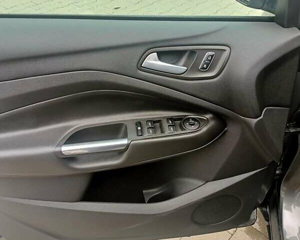 Серый Форд Эскейп, объемом двигателя 2 л и пробегом 169 тыс. км за 11500 $, фото 3 на Automoto.ua