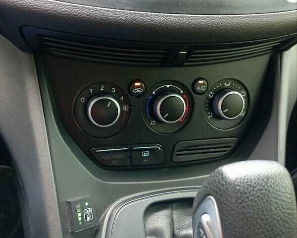 Серый Форд Эскейп, объемом двигателя 2.5 л и пробегом 223 тыс. км за 10400 $, фото 4 на Automoto.ua