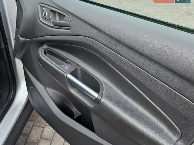 Сірий Форд Ескейп, об'ємом двигуна 2.5 л та пробігом 173 тис. км за 12500 $, фото 11 на Automoto.ua