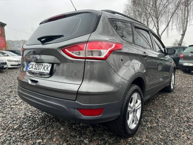 Серый Форд Эскейп, объемом двигателя 2.5 л и пробегом 184 тыс. км за 10950 $, фото 2 на Automoto.ua