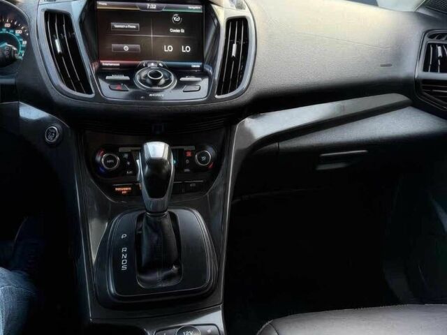 Серый Форд Эскейп, объемом двигателя 1.6 л и пробегом 77 тыс. км за 6000 $, фото 7 на Automoto.ua