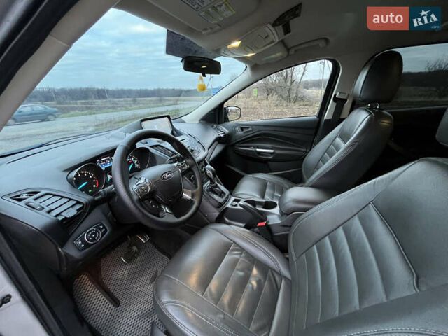 Серый Форд Эскейп, объемом двигателя 2.5 л и пробегом 184 тыс. км за 11500 $, фото 9 на Automoto.ua