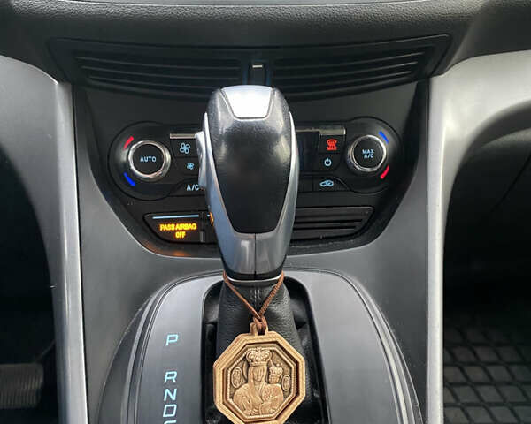 Серый Форд Эскейп, объемом двигателя 2 л и пробегом 309 тыс. км за 11000 $, фото 18 на Automoto.ua