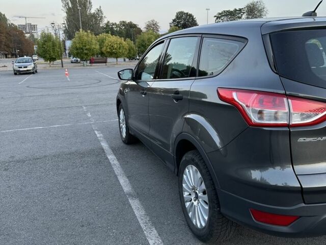 Серый Форд Эскейп, объемом двигателя 2.5 л и пробегом 100 тыс. км за 11000 $, фото 6 на Automoto.ua