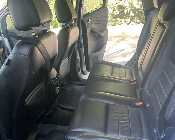 Серый Форд Эскейп, объемом двигателя 2 л и пробегом 170 тыс. км за 12900 $, фото 5 на Automoto.ua