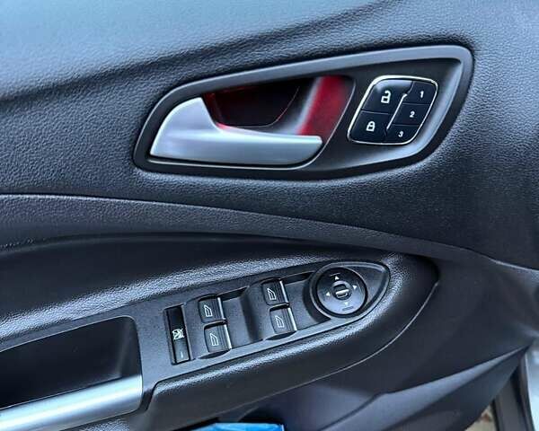 Серый Форд Эскейп, объемом двигателя 2 л и пробегом 125 тыс. км за 12000 $, фото 2 на Automoto.ua