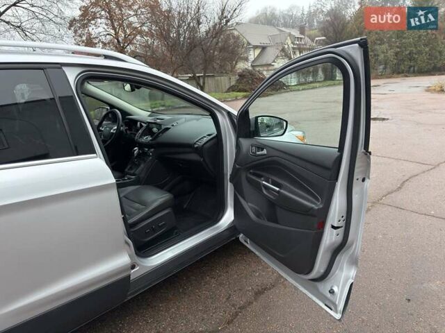 Серый Форд Эскейп, объемом двигателя 2 л и пробегом 150 тыс. км за 12800 $, фото 18 на Automoto.ua